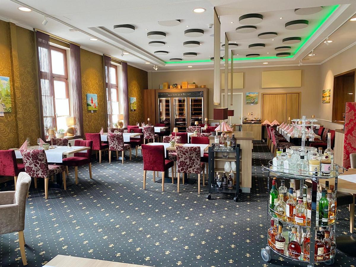 Hotel Am Schloss Ауріх Екстер'єр фото